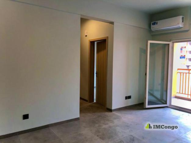 Ghorofa yenye bustani ya kibinafsi inauzwa karibu na uwanja wa ndege. Nunua nyumba yako ambayo tayari imepangishwa na uanze kupokea mapato mara moja.